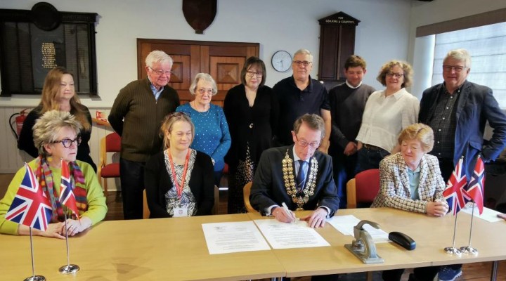 Malmesbury signs new Friendship Agreement with Norway!